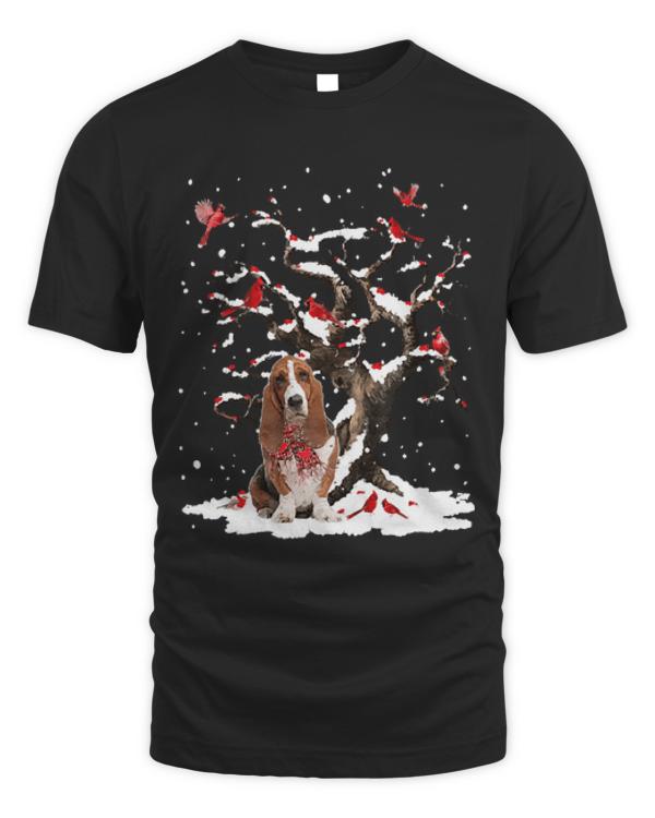 Basset Hound Scarf Cardinal Snow Christ T-ShirtBasset Hound Scarf Cardinal Snow Christmas T-Shirt